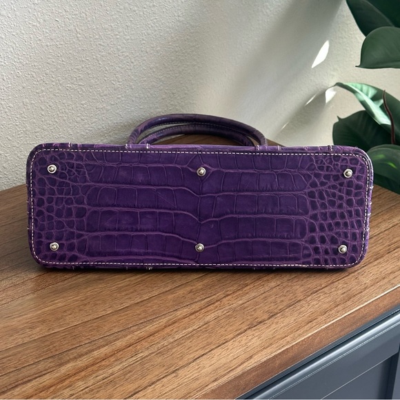 Dooney & Bourke Nile Collection Purple Croc-Embossed Shoulder Bag - See Video! - Picture 5 of 11